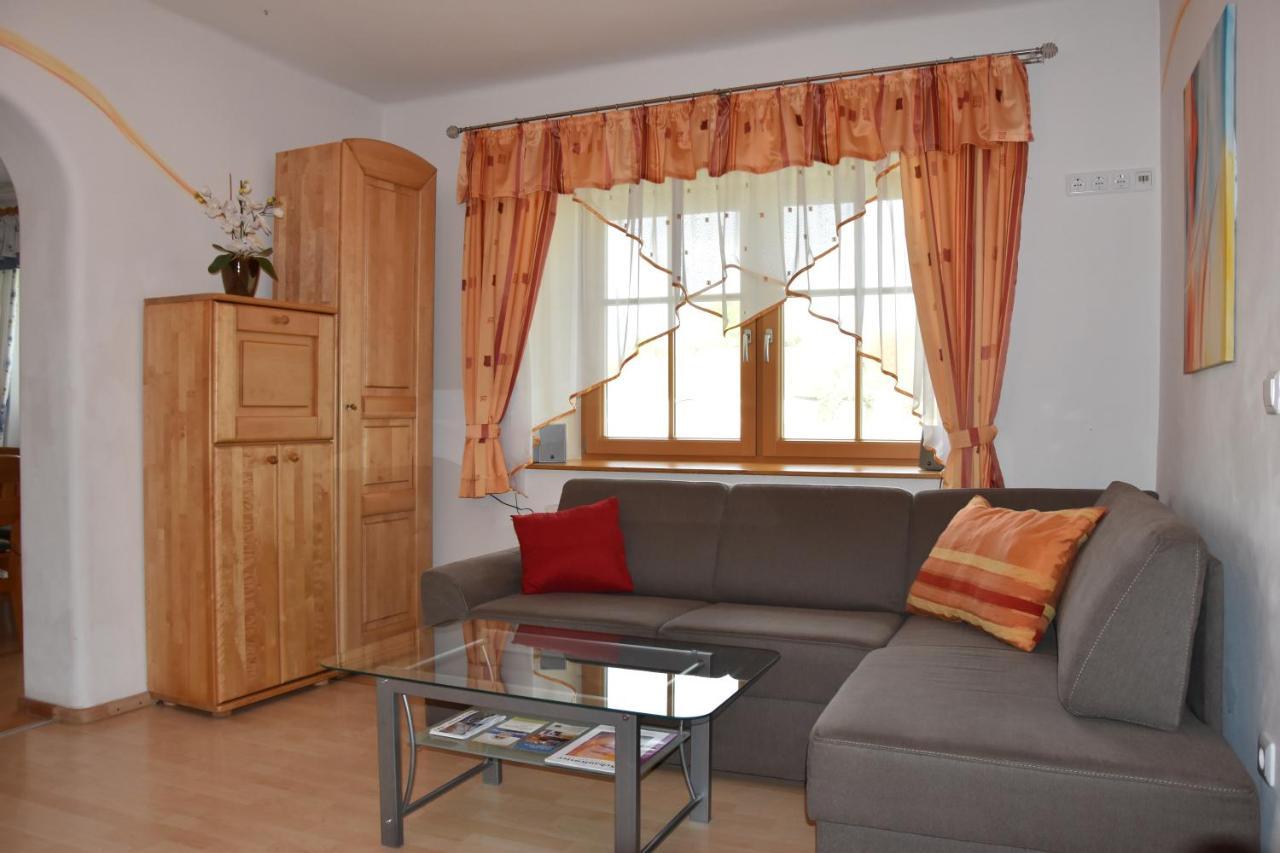 Biohof Weissensteiner Apartment Ullrichs Ngoại thất bức ảnh